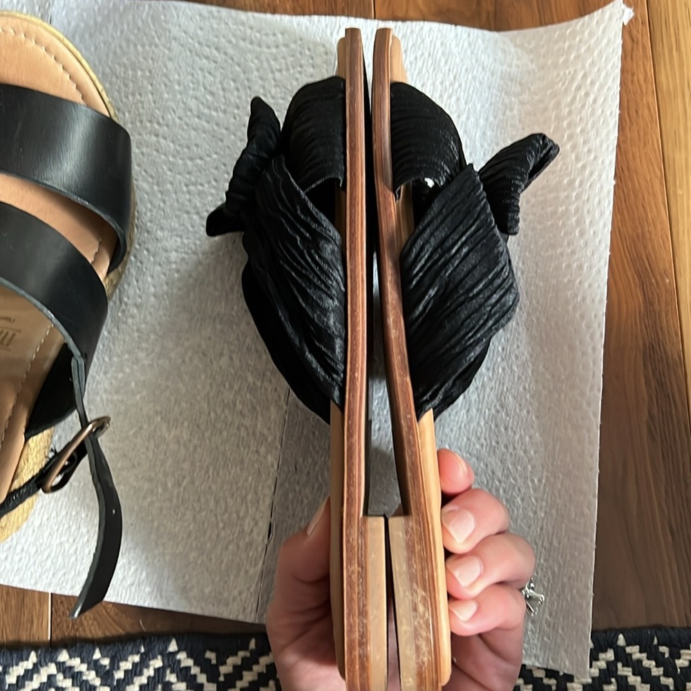 Black slip on sandals - Picture 3 of 6